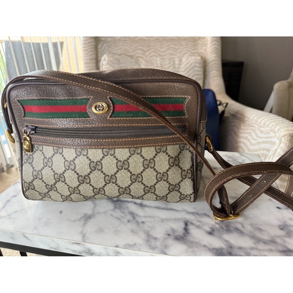 Authentic Gucci vintage web cherry line
crossbody, original strap & certificate - Picture 3 of 11